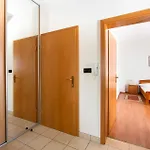 1 Bedroom Beautiful In * ノヴィ・ヴィノドロスキー